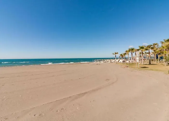 Piscina Y Playa En Laguna Beach Torrox