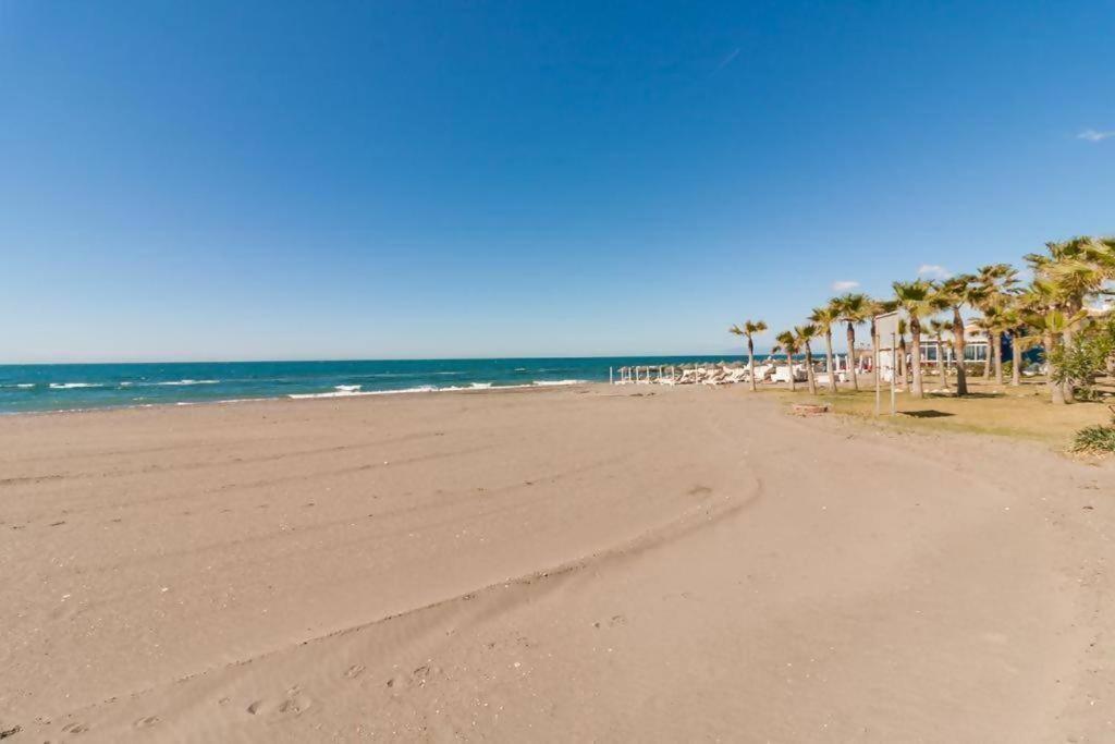 Piscina Y Playa En Laguna Torrox Apartment