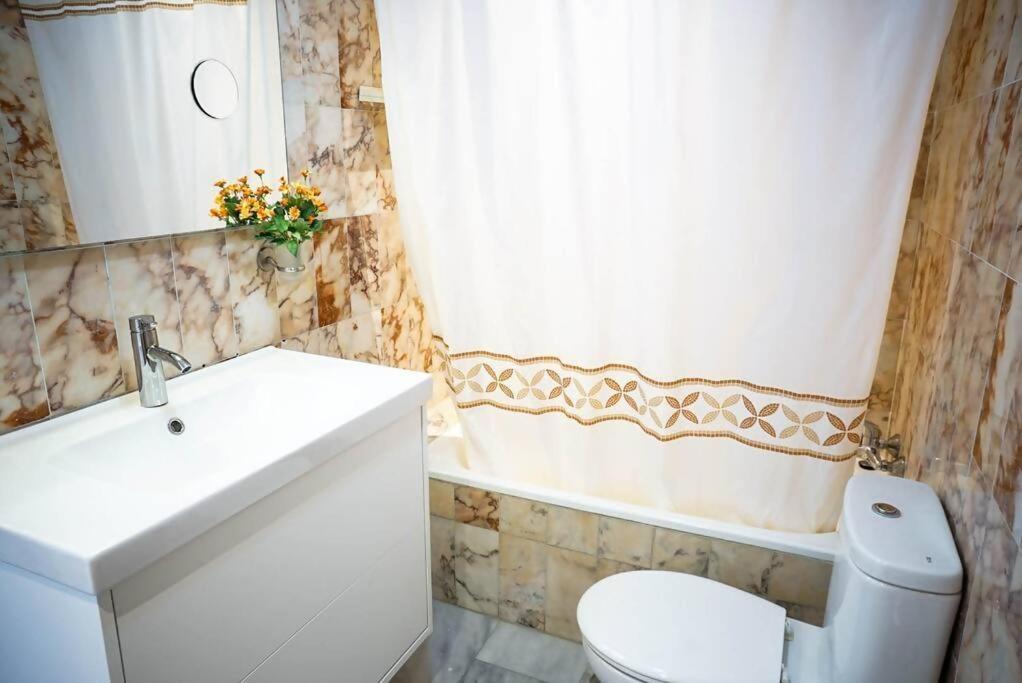 Piscina Y Playa En Laguna Torrox Apartament Màlaga