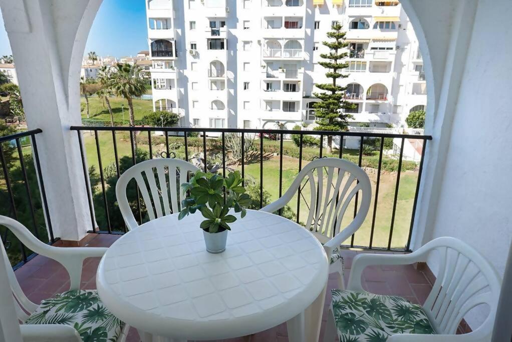 Piscina Y Playa En Laguna Torrox * Malaga